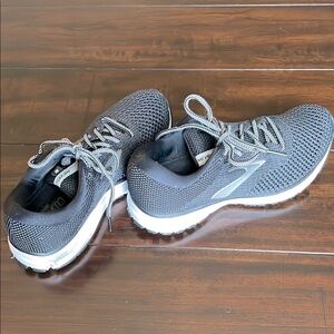 Brooks Gray Athletic Shoes with Breathable Mesh and Padded Tongue